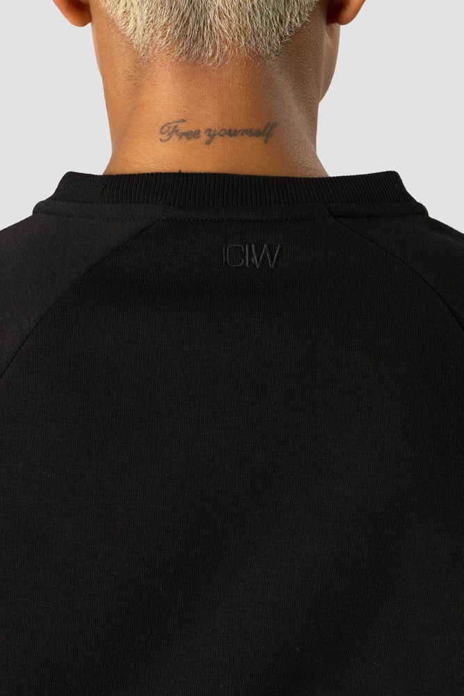 everyday cropped crewneck black