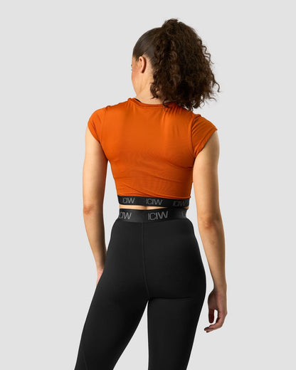 ultimate training cropped t-shirt amber